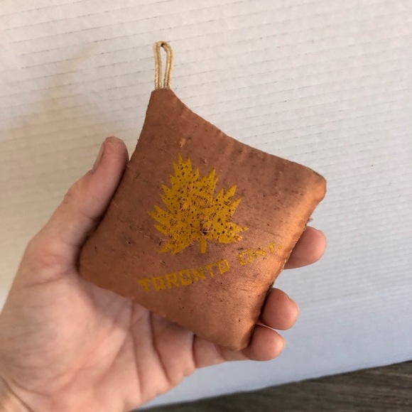 Vtg Toronto Souvenir Pin Cushion - Picture 12 of 12